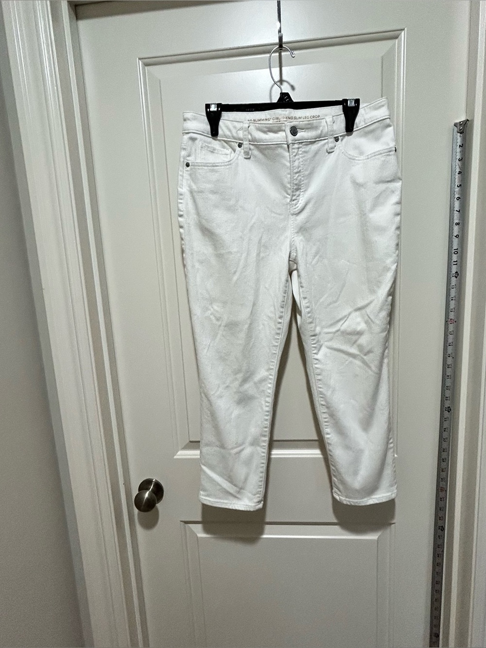 Chico's women’s size 8P White Cropped So Slimming Girlfriend slim leg Jeans